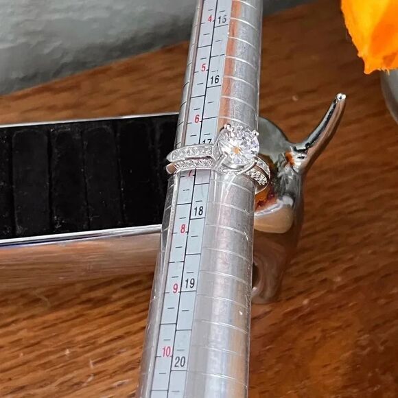 NWOT Silver Size 7 Gorgeous Ring with lots of bling, - Picture 11 of 12